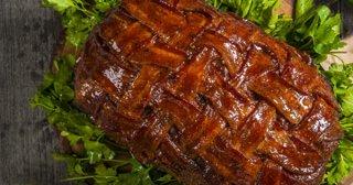 Traeger_Bacon_Weave_Honey_Bourbon_Glazed_Meatloaf_0216 _HE_M